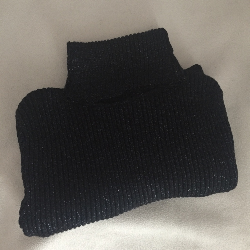 Fitted Ribbed Turtleneck - Picture 3 of 3